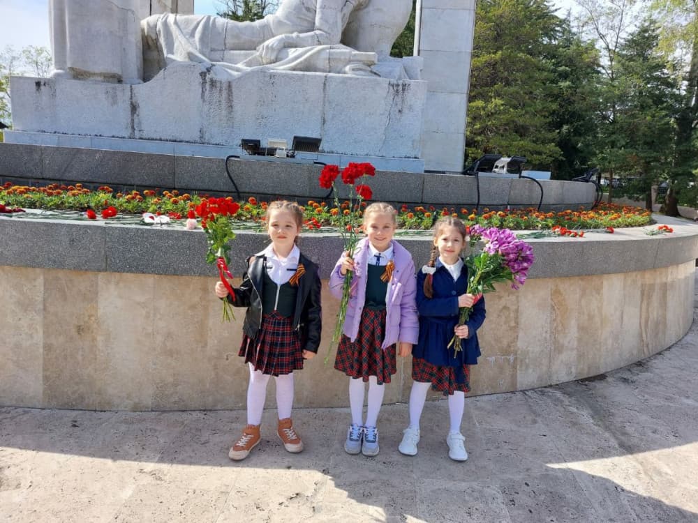 Возложение цветов к Мемориалу "Подвиг во имя жизни" 05.05.2023
