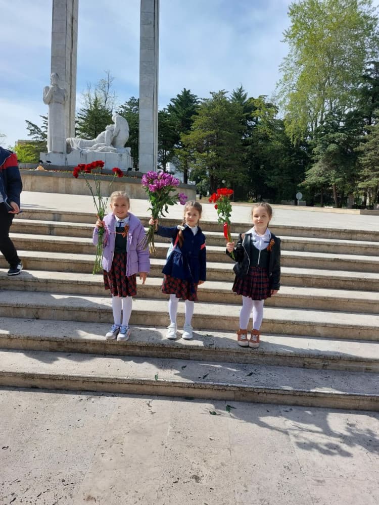 Возложение цветов к Мемориалу "Подвиг во имя жизни" 05.05.2023