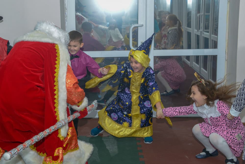С наступающим Новым годом, первоклассники!