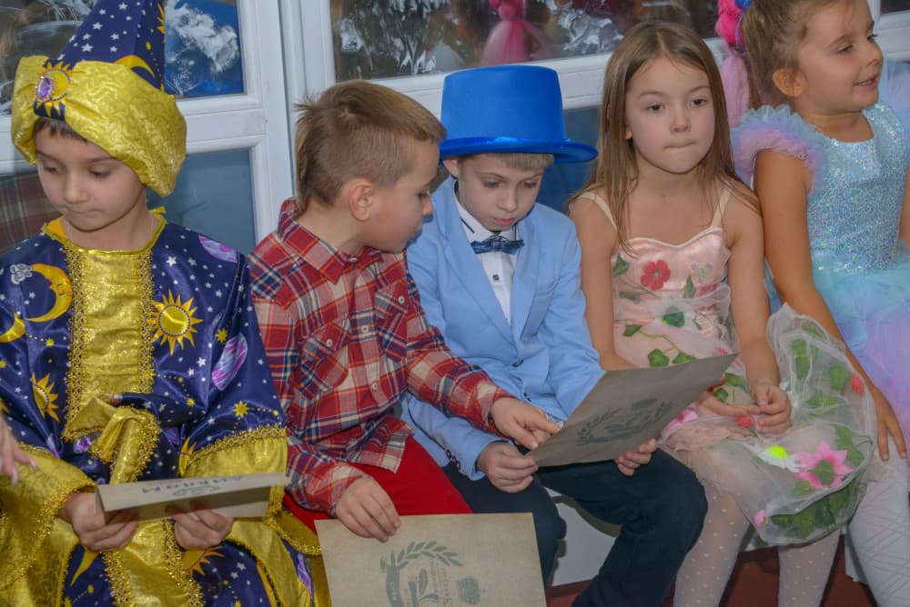 С наступающим Новым годом, первоклассники!